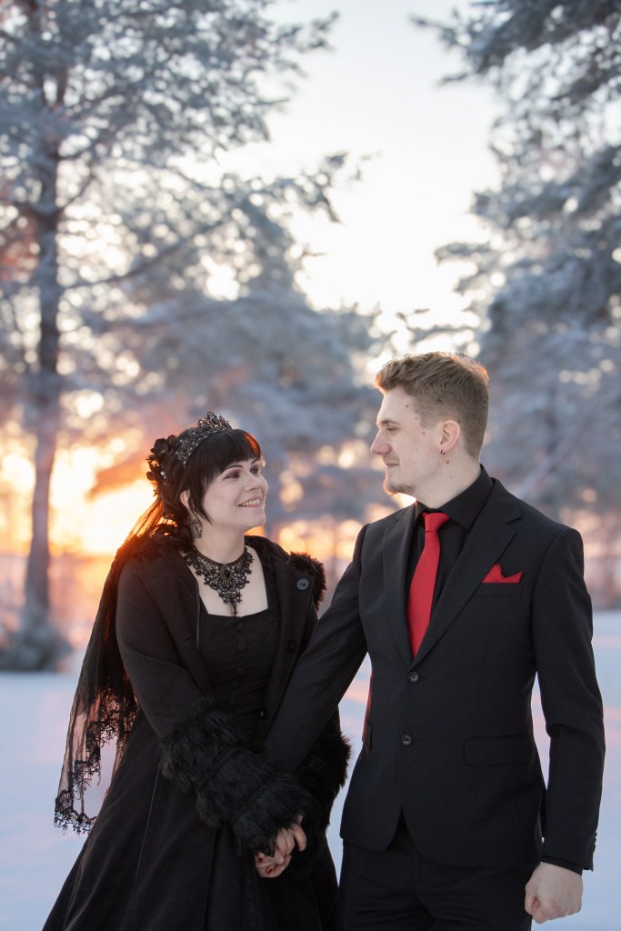 Talvinen hääkuvaus.